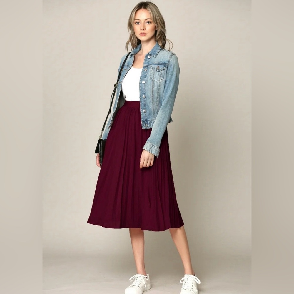 Forever 21 high waisted Pleated Mid A-Line Swing Skirt WINE Size Medium